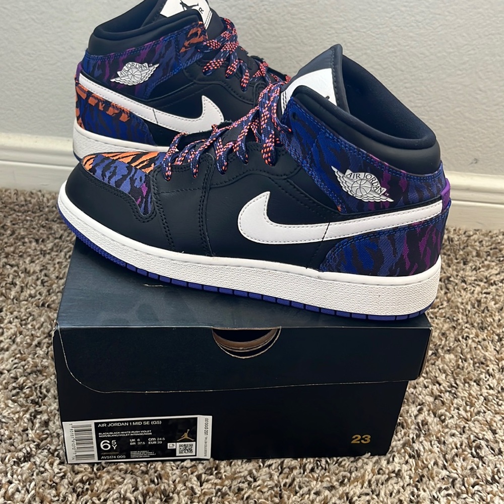 Jordan 1 Mid Tiger Stripe